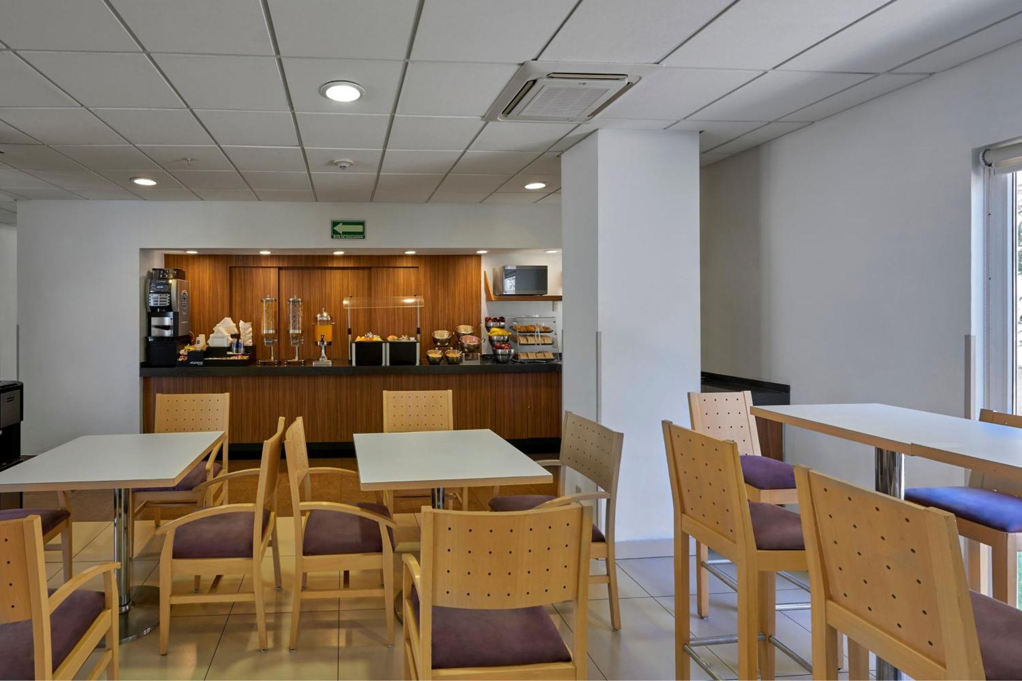 Hotel Express By Marriott Nogales 4*