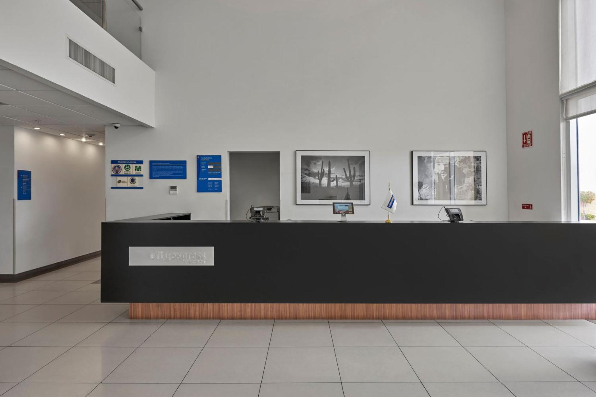 Hotel Express By Marriott Nogales